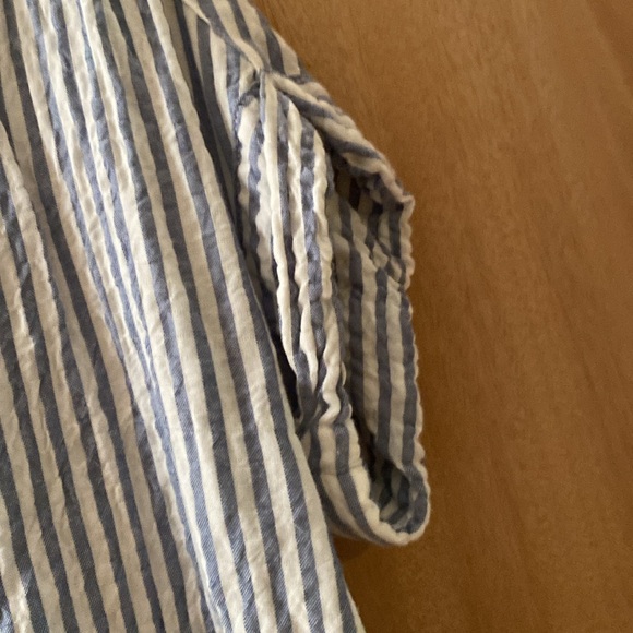 Oversized, short sleeve button up blue and white striped seer-sucker shirt - Picture 4 of 8